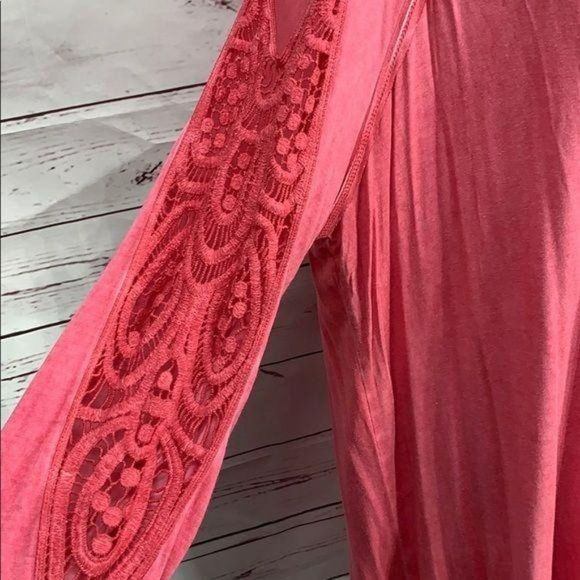 Bobbie Brooks Woman Faded‎ Red Embroidered Cold Shoulder Ombre Tunic Top Size 1X - Picture 7 of 8